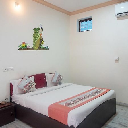 Oyo 11743 Hotel Shree Krishna Udaipur Buitenkant foto