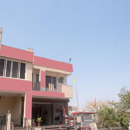 Oyo 11743 Hotel Shree Krishna Udaipur Buitenkant foto