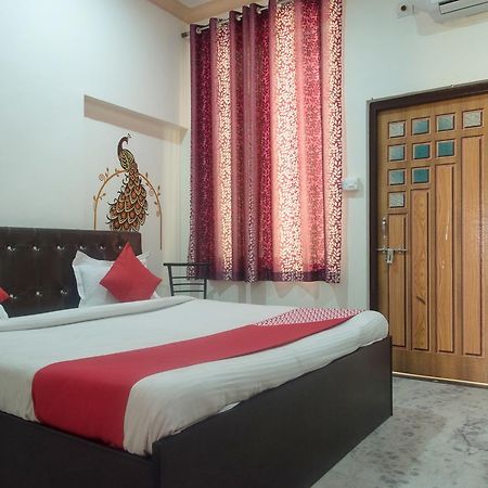 Oyo 11743 Hotel Shree Krishna Udaipur Buitenkant foto
