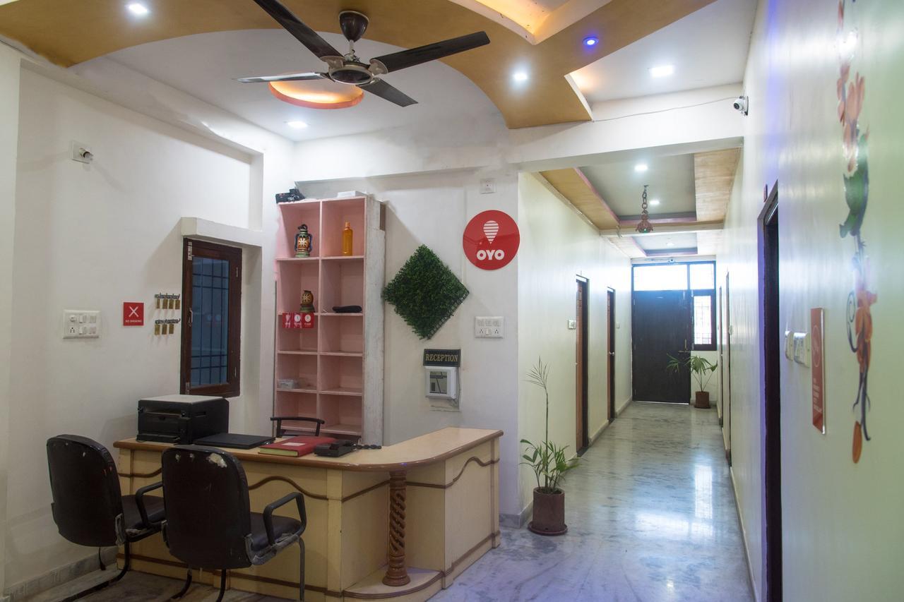 Oyo 11743 Hotel Shree Krishna Udaipur Buitenkant foto