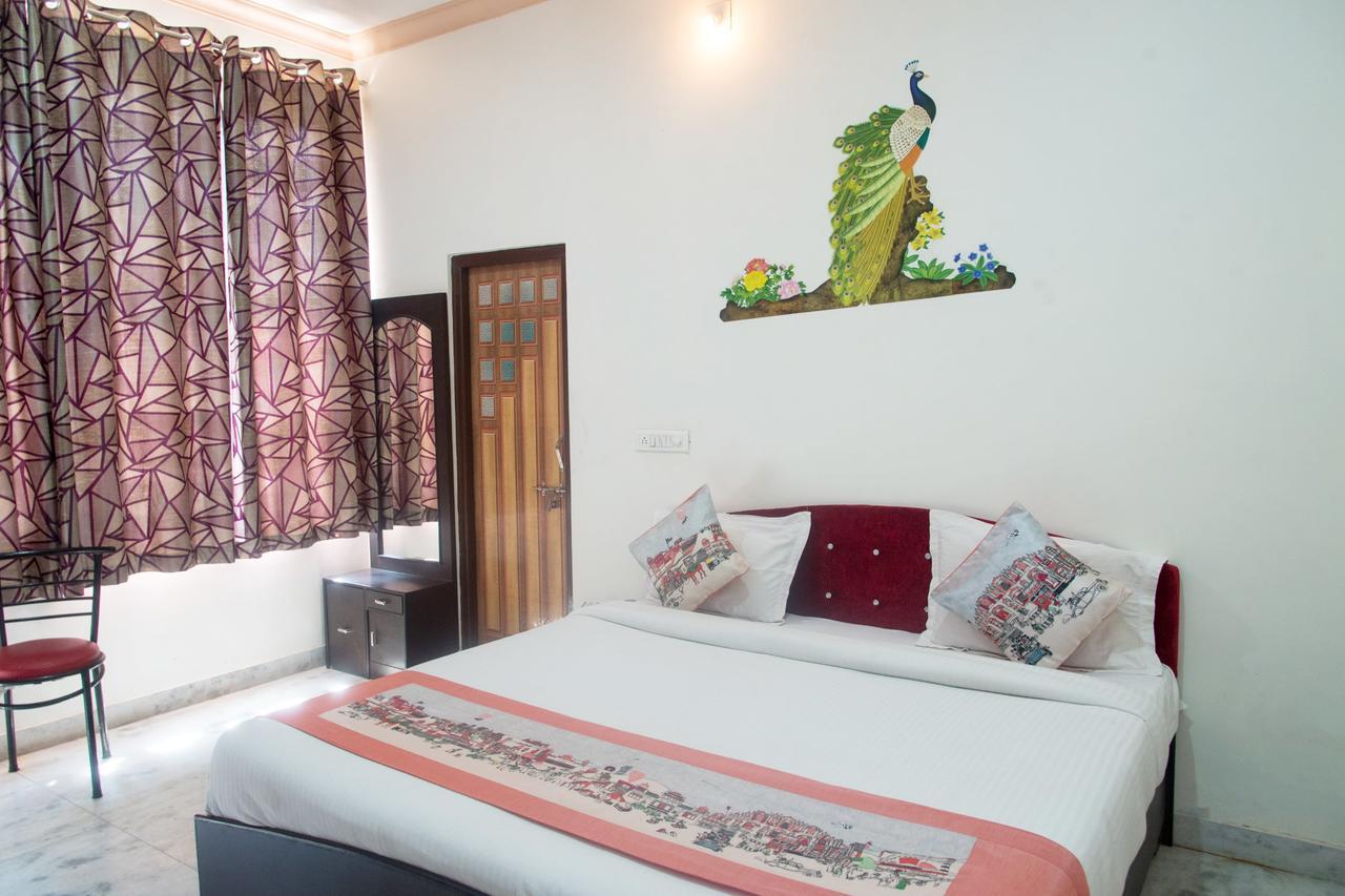 Oyo 11743 Hotel Shree Krishna Udaipur Buitenkant foto