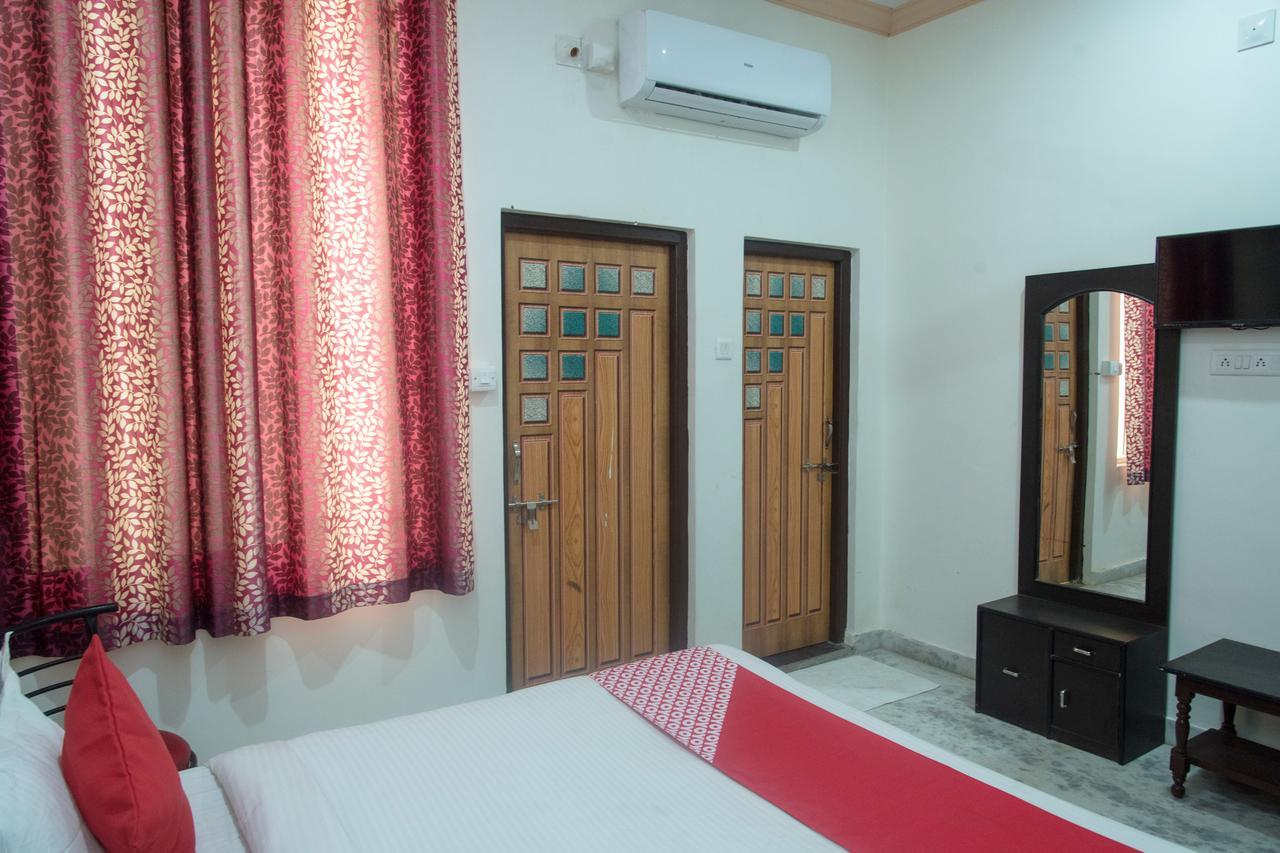 Oyo 11743 Hotel Shree Krishna Udaipur Buitenkant foto