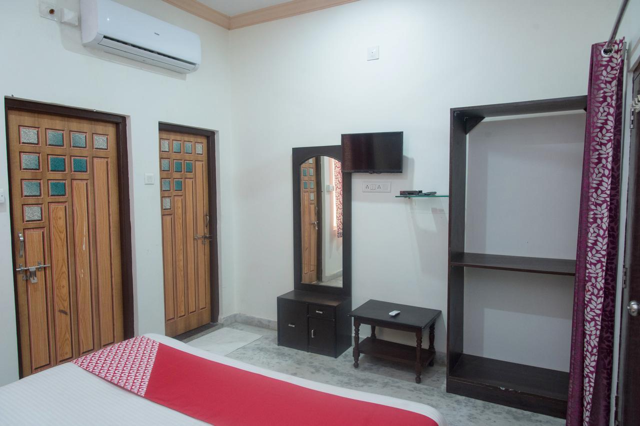 Oyo 11743 Hotel Shree Krishna Udaipur Buitenkant foto
