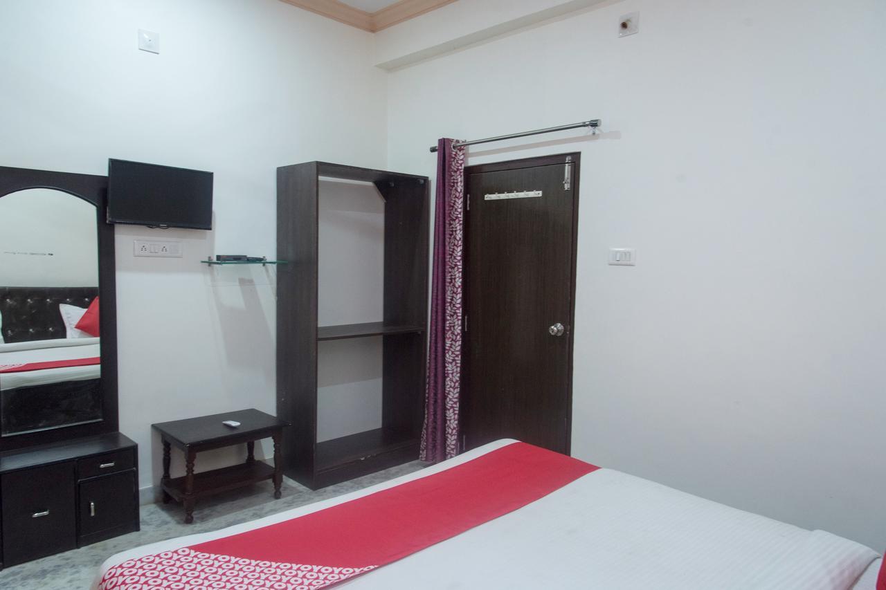Oyo 11743 Hotel Shree Krishna Udaipur Buitenkant foto